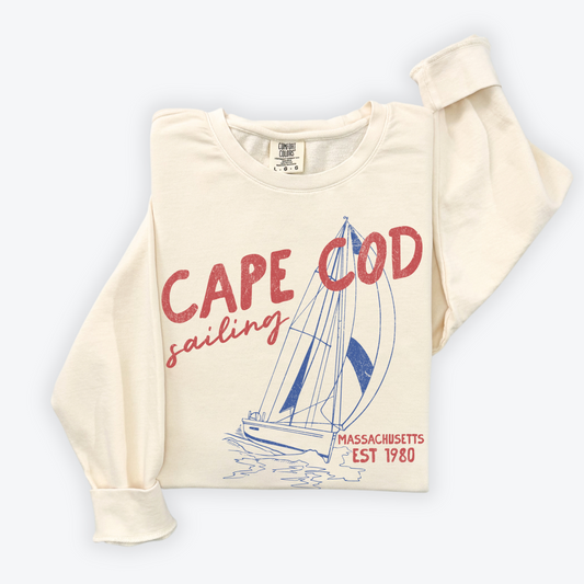 Comfort Colors lightweight cotton crewneck with a vintage "Cape Cod" design in retro style, perfect for coastal and casual looks.