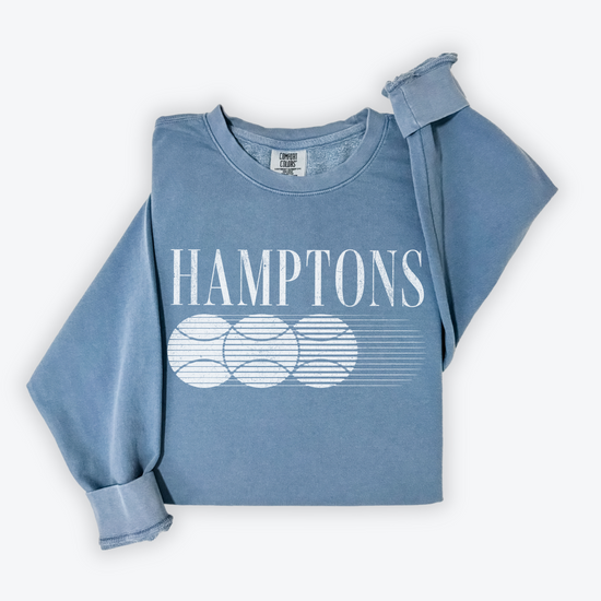 Lightweight cotton crewneck sweatshirt with "Hamptons Golf Club" in vintage retro style, perfect for layering, featuring classic coastal golf vibes and relaxed sophistication.