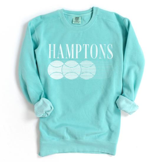 Lightweight cotton crewneck sweatshirt with "Hamptons Golf Club" in vintage retro style, perfect for layering, featuring classic coastal golf vibes and relaxed sophistication.